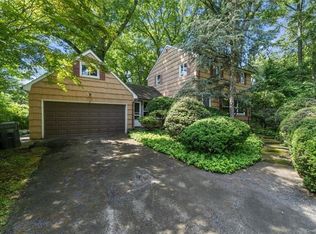 6 Heather Ln, Elmsford, NY 10523