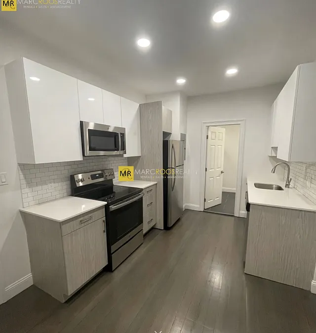 31 Temple St #2F