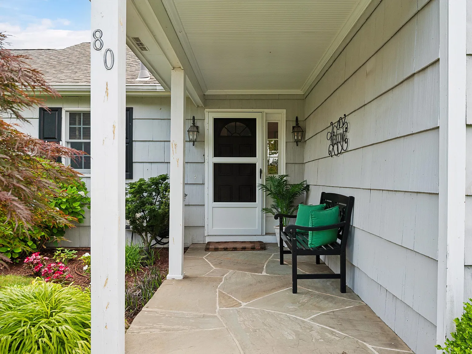 Inviting Southampton Condo — Photo 4