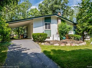 920 Intervale Ct, Highland, MI