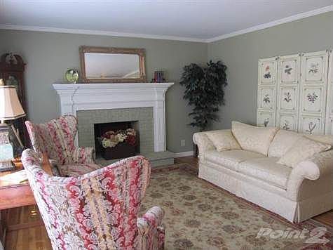 Living Room with fireplace