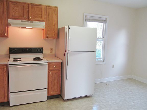 4th image of 252 N 5th Ave Floor 2