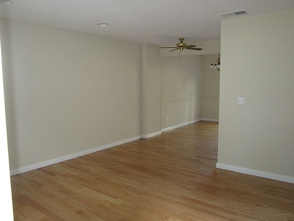 3rd image of 1905 Baywood Sq