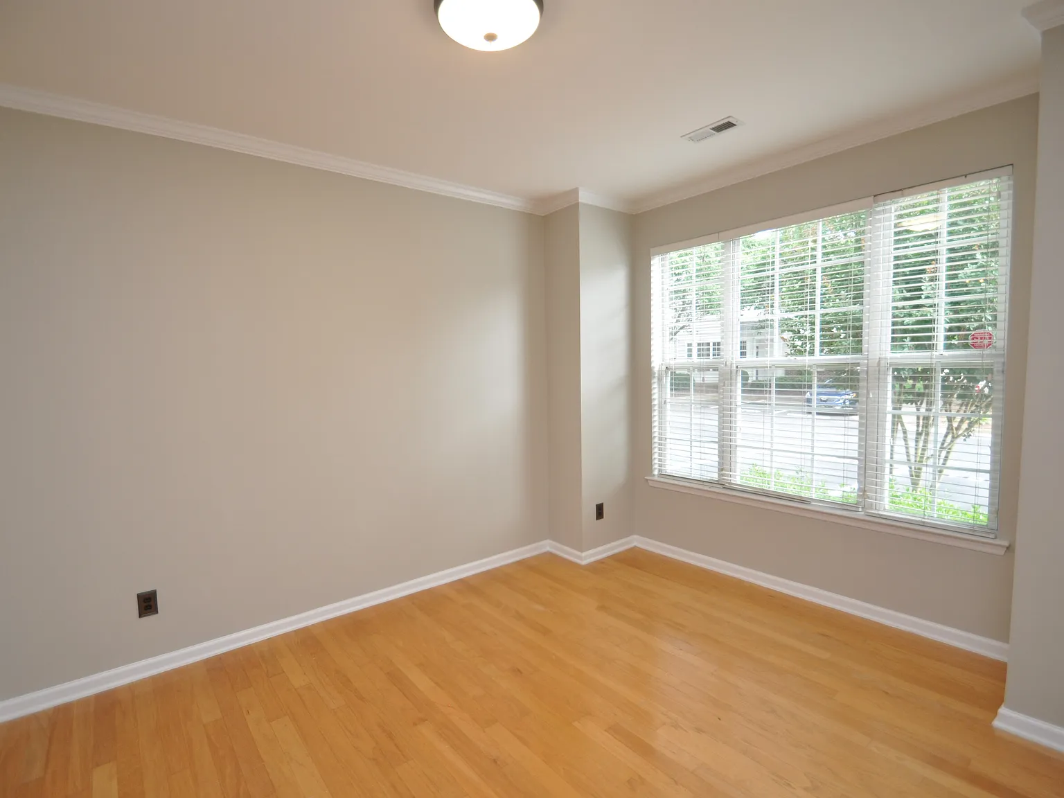 Gorgeous Raleigh Townhome Available Immediately — Photo 4