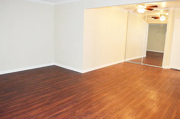 Hillside Village Apartments — Photo 6