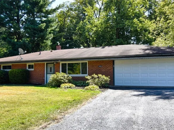 1516 Meadowlawn Dr, Macedonia, OH 44056