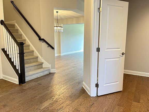 3rd image of 3349 Roseford Blvd