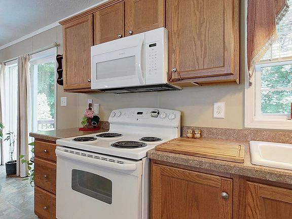 4th image of 6 Mapleshade Drive