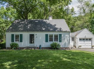 16 Birchwood Dr, Ansonia, CT 06401