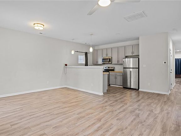 5th image of 68 W County St