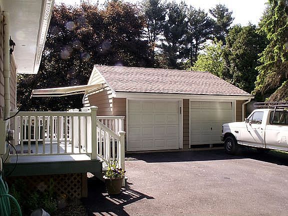 Detached Garage