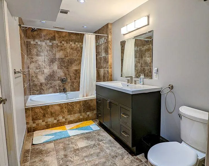 1008 Waterbury Cres #2 — Photo 7