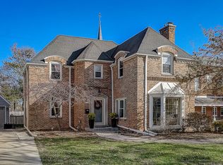 1520 Ridge Ct, Wauwatosa, WI 53213