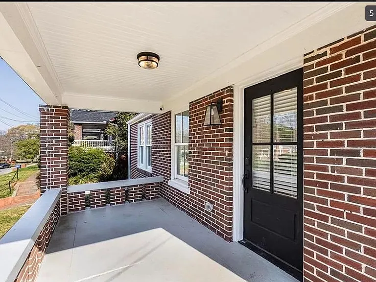 1159 Ewing Pl SW — Photo 2