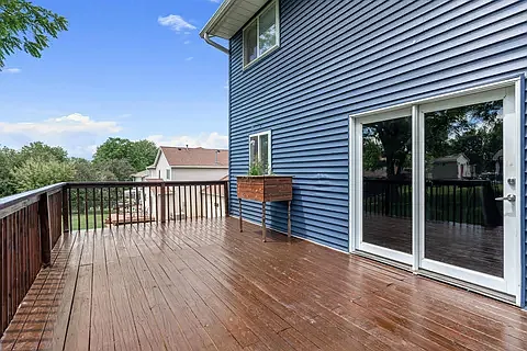 1065 Barney St — Photo 9