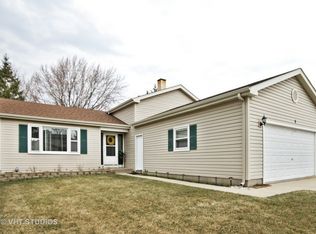 6 Windgate Ct, Streamwood, IL 60107