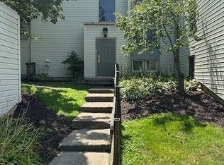 1655 Cedarwood Dr APT 313, Westlake, OH