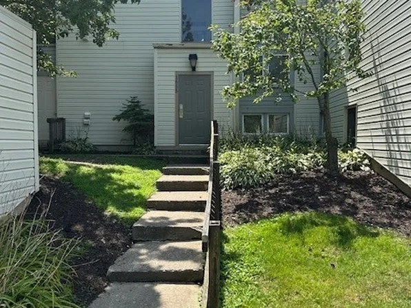 1655 Cedarwood Dr APT 313, Westlake, OH 44145