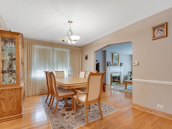 4th image of 5051 Fargo Ave