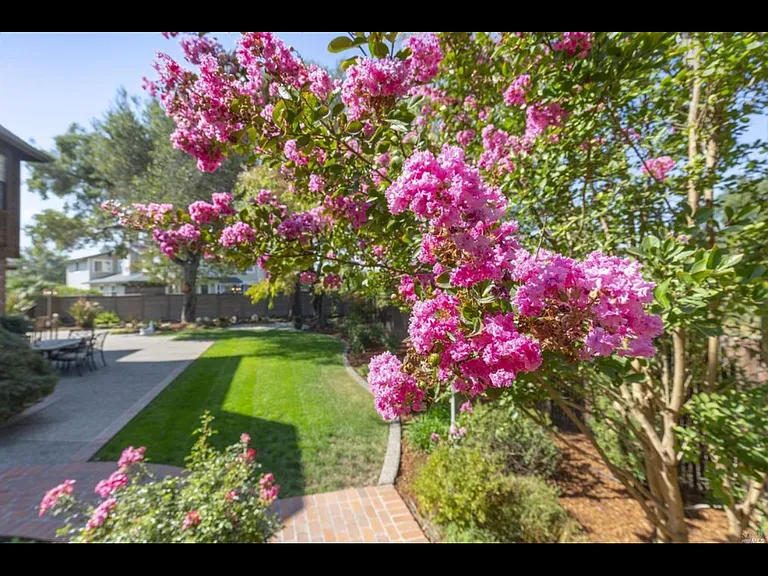 4300 Heritage Ln — Photo 40