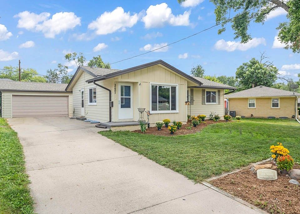 1st image of 3221 Ashwood Dr