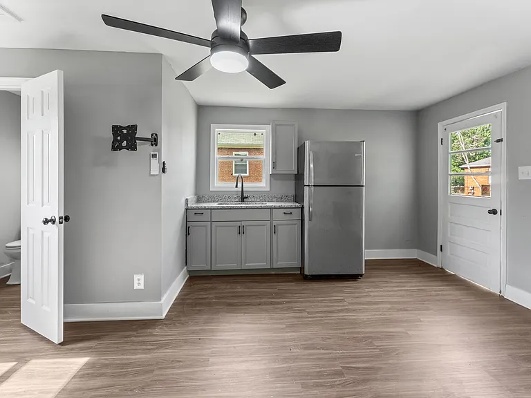 2501 Williams St — Photo 8