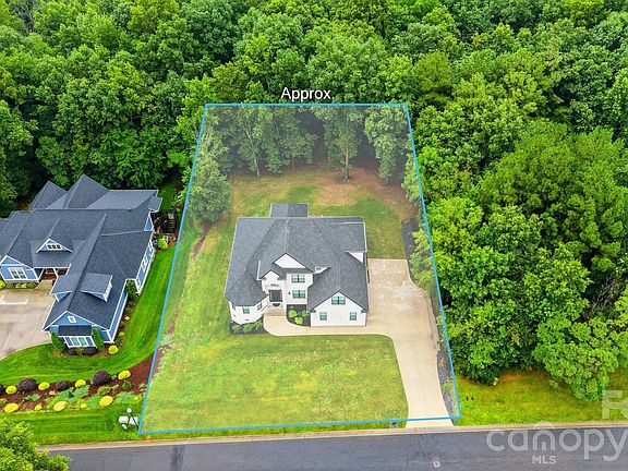 3rd image of 754 River Bend Dr