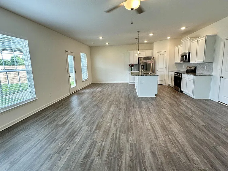 2380 Geranium Ln — Photo 10