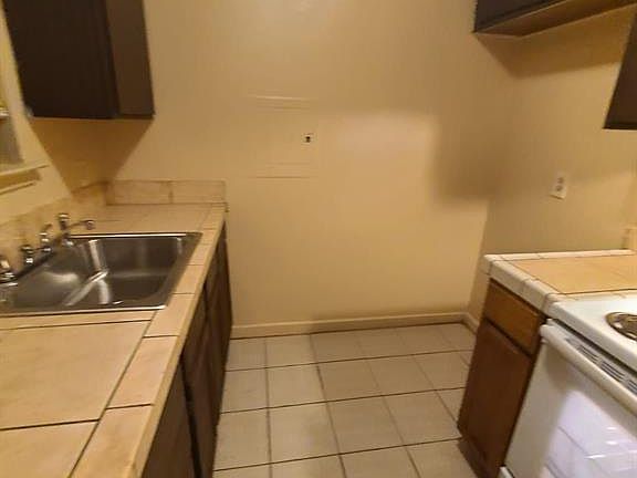 3rd image of 1324 E Fogg St #1324