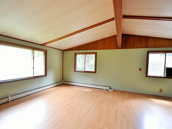 4th image of 40 Appleby Cir
