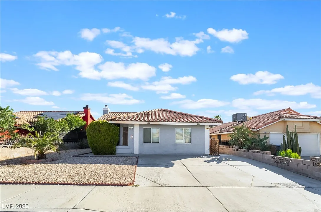 3 bed, 2.0 bath, 1682 sqft, $4,995 — Photo 1