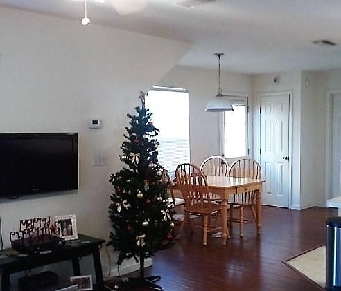 3rd image of 1409 Deer Haven Ln #1