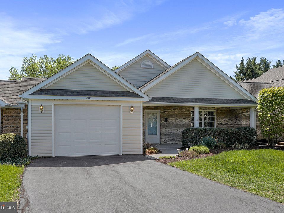 1st image of 203 Rosewood Ln
