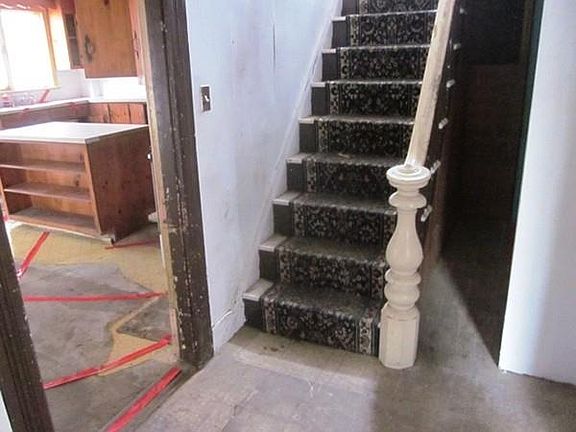 2nd image of 230 Seven Bridge Rd