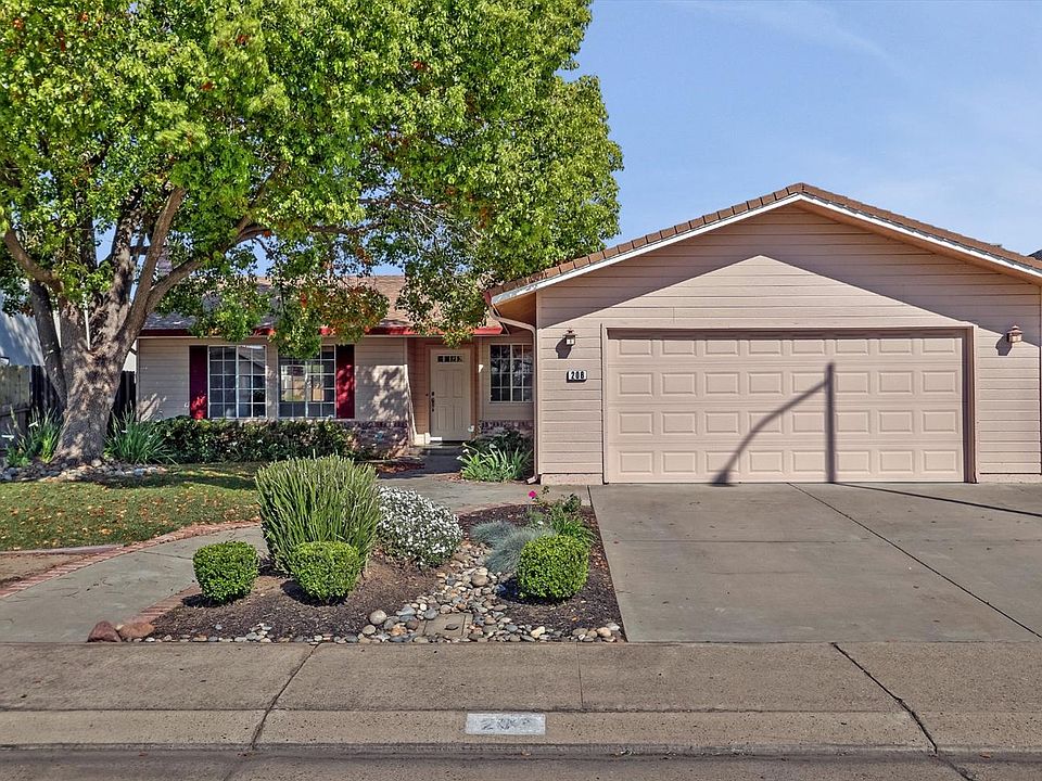 1st image of 206 Evergreen Dr