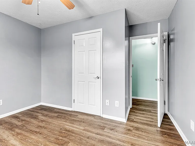 140 Livingston Cir — Photo 25