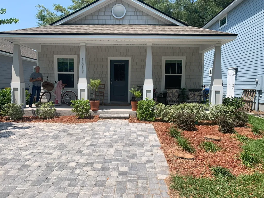 3 bed, 1092 sqft, $3,000 — Photo 1