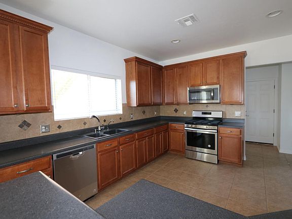 3rd image of 1051 W Camino Hombre Viejo