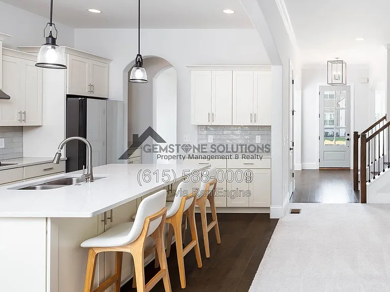 631 Silva Ln — Photo 12