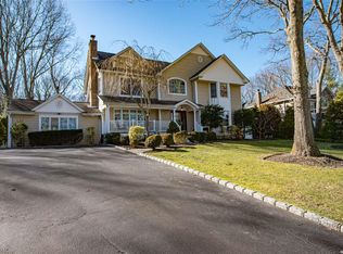 6 Storyland Rd, Saint James, NY 11780