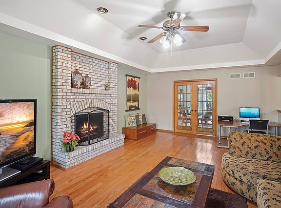 3rd image of 16513 Paw Paw Ave