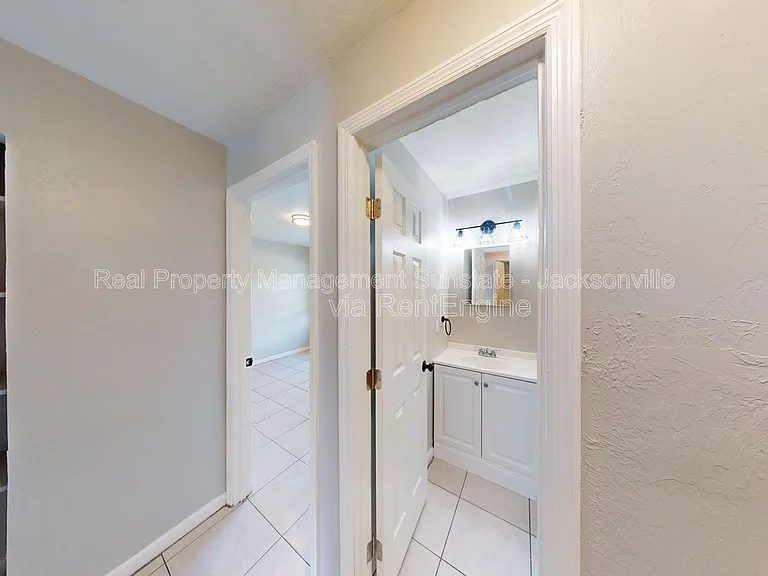 1010 Bronson St #3 — Photo 8
