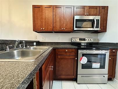3rd image of 4730 Hemingway House St #1