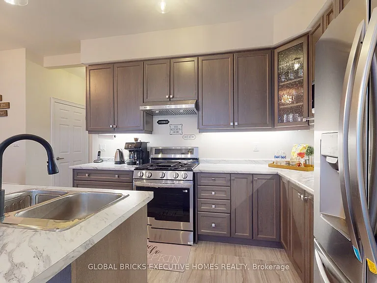 1124 Baltic Ln — Photo 37