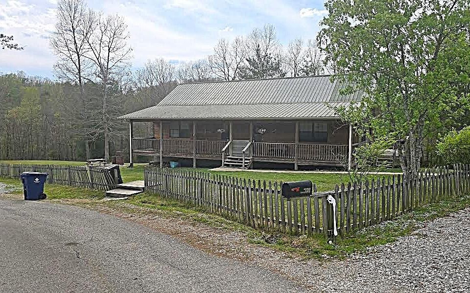 1st image of 576 Laxton Rd