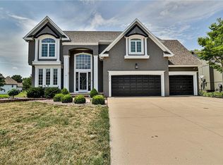 216 NE Hidden Valley Cir, Lees Summit, MO 64064