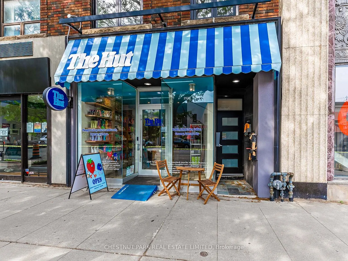 Building Photo - 2528 Yonge St #4