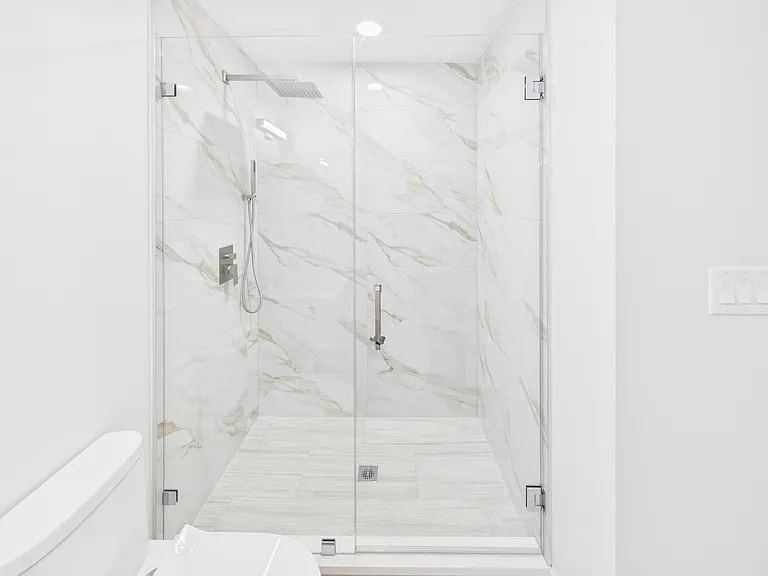 2421 W Lexington St #G — Photo 5