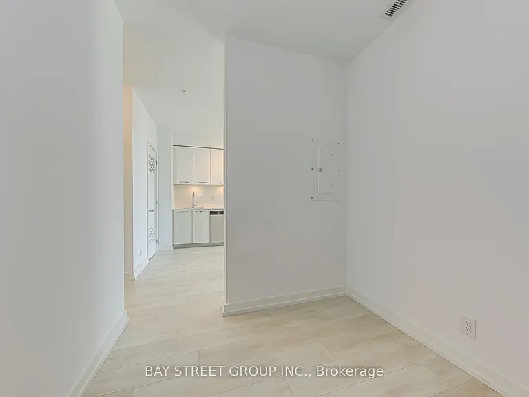 75 James St S #1504 — Photo 7