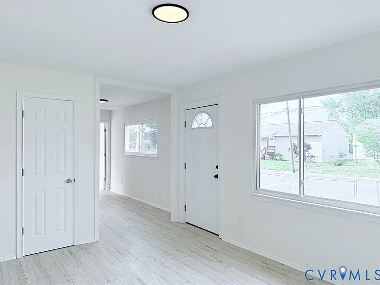 2706 Selden St — Photo 14